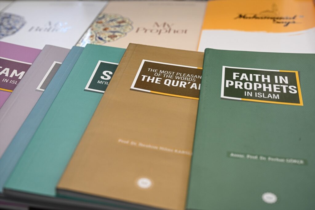 Diyanet 59 dildeki yayımlarıyla milyonlarca kişiye hizmet sunuyor