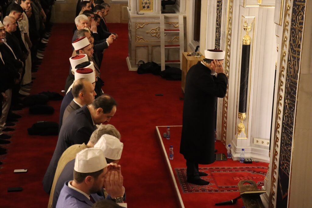 Diyanet İşleri Başkanı Arpaguş, Üsküp’te TDV’nin yaptırdığı camide hitap etti: