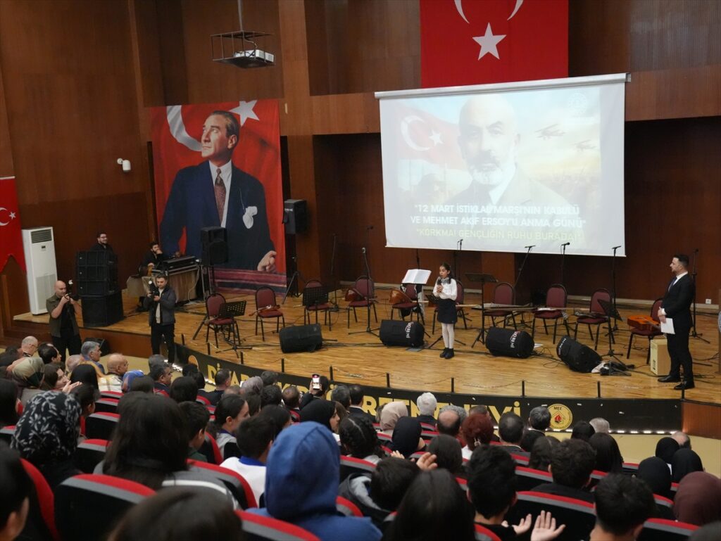 Diyarbakır ve çevre illerde “İstiklal Marşı’nın Kabulü ve Mehmet Akif Ersoy’u Anma Günü” kutlandı