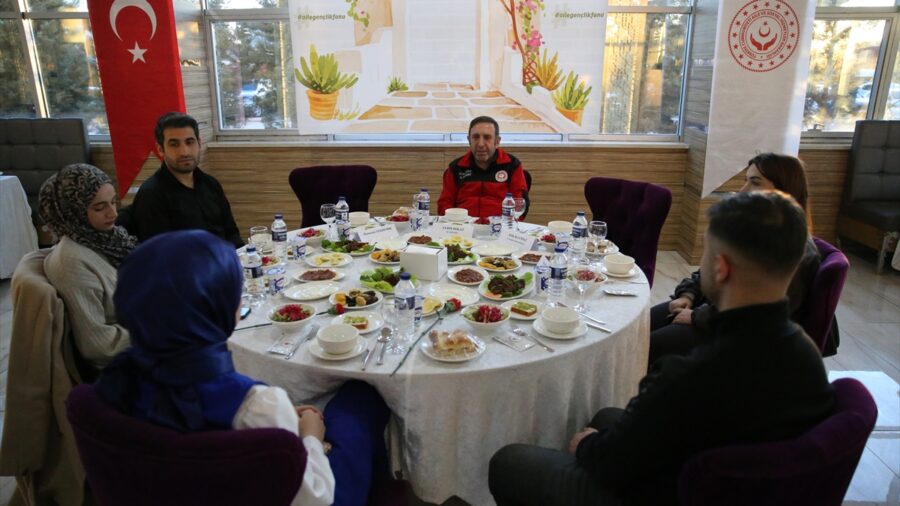 Diyarbakır’da Aile ve Gençlik Fonu’ndan yararlanan çiftler iftarda buluştu