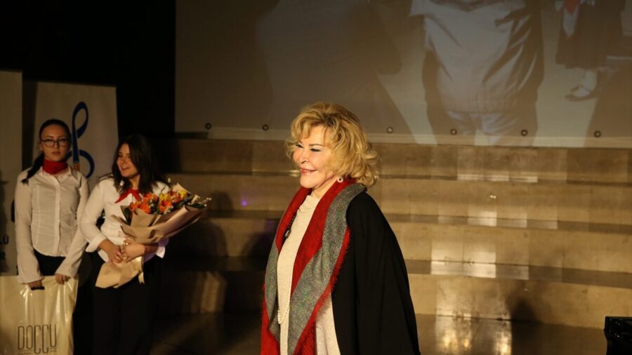 Dünyaca ünlü piyanist Gülsin Onay Denizli’de öğrencilerle buluştu