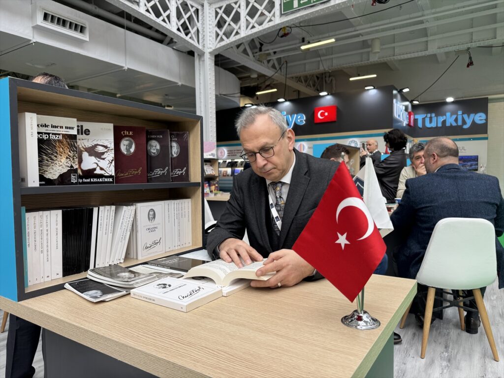 Dünyanın prestijli yayıncılık etkinliklerinden “Londra Kitap Fuarı 2026” kapılarını ziyaretçilere açtı