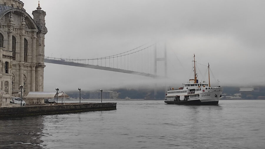 İstanbul Boğazı’nda Gemi Trafiği Sis Nedeniyle Kapandı