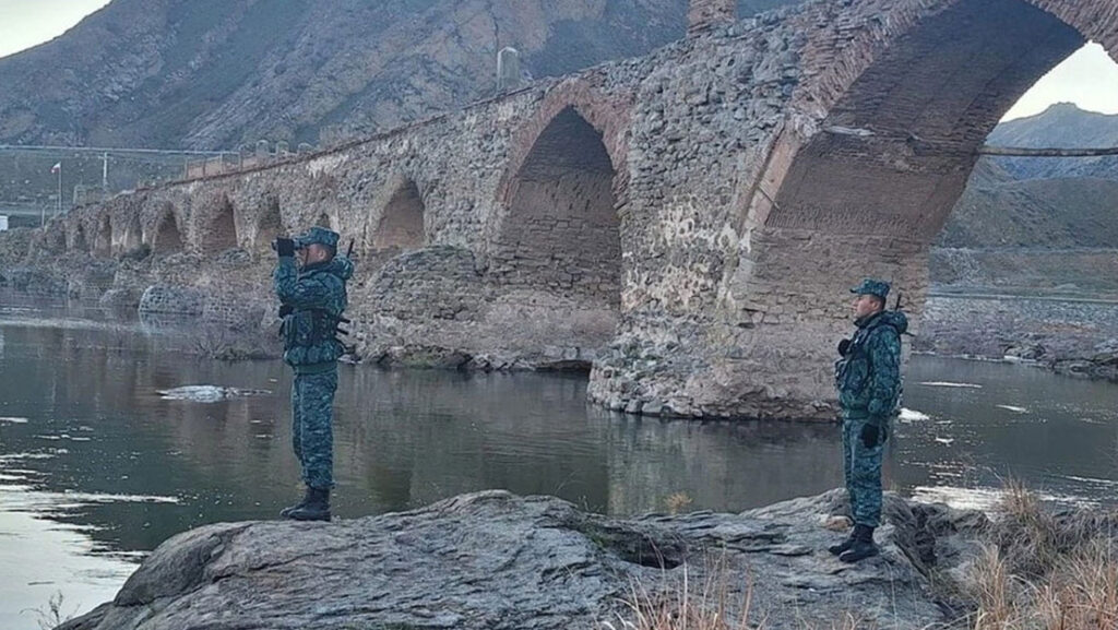 Azerbaycan Ordusu İran Sınırında Askeri Yığınak Yapıyor