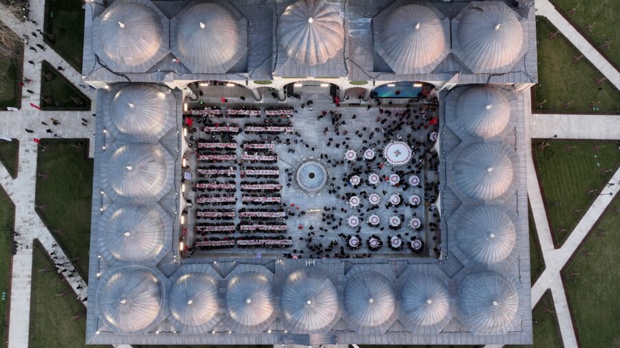 Edirne’de düzenlenen “Büyük Selimiye İftarı” bir kez daha Balkanlar’ı aynı sofrada buluşturdu