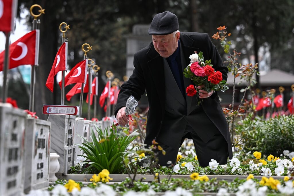 Edirnekapı Şehitliği’nde bayram arifesi yoğunluğu