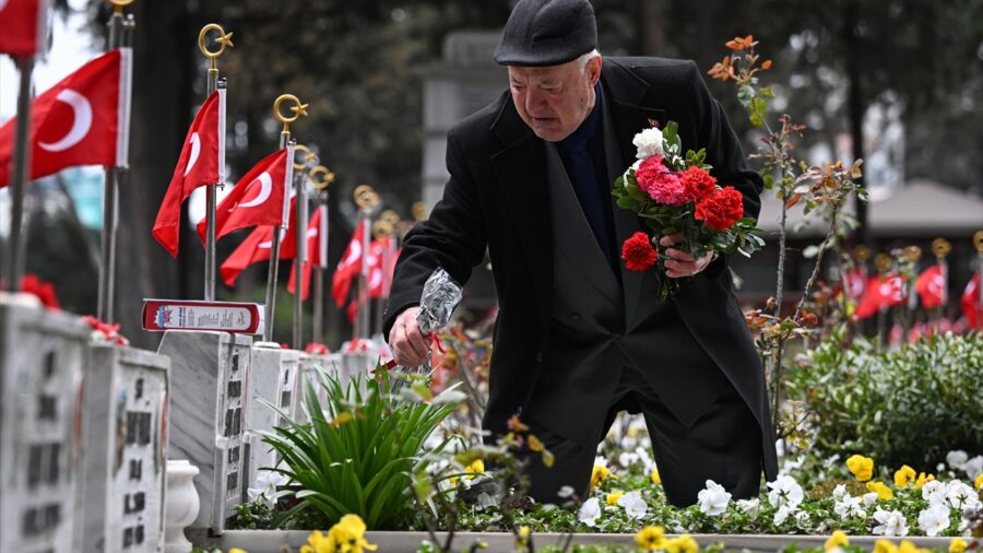 Edirnekapı Şehitliği’nde bayram arifesi yoğunluğu
