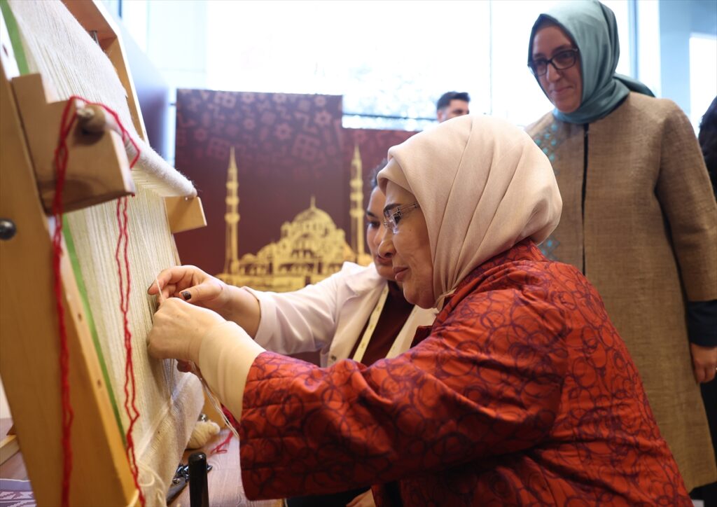 Emine Erdoğan “AK Parti İstanbul Kadın Kolları ile Vefa İftarı” programına katıldı: