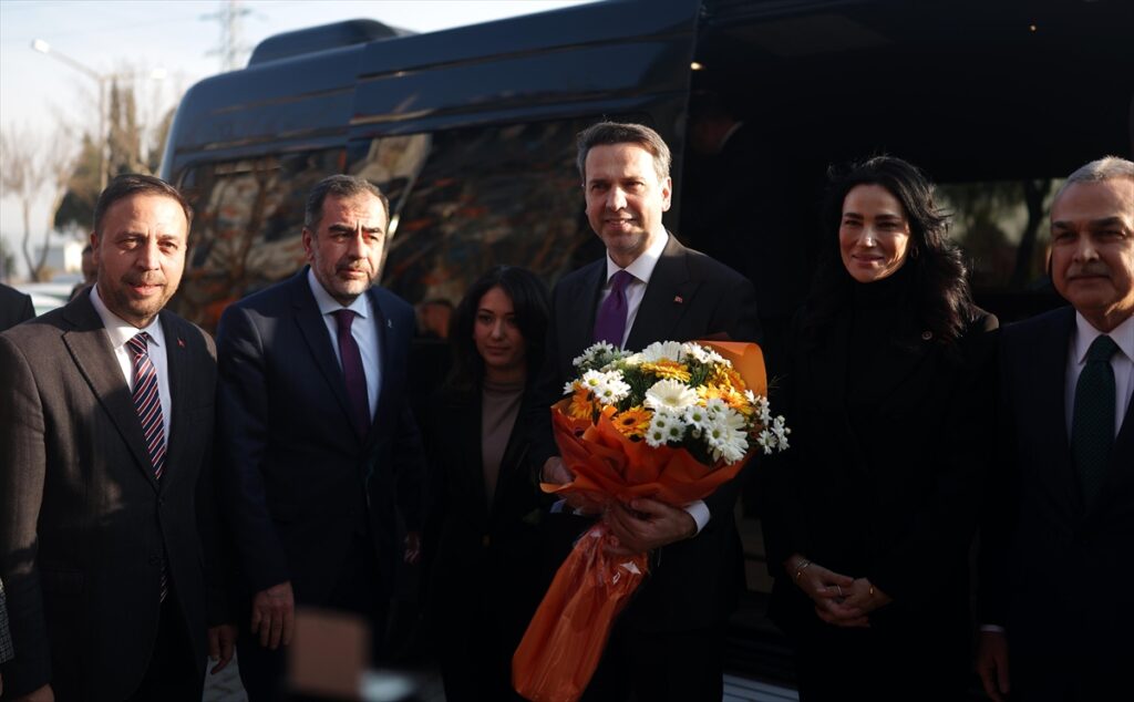 ⁠Enerji ve Tabii Kaynaklar Bakanı Bayraktar, AK Parti Aydın İl Başkanlığı ziyaretinde konuştu: