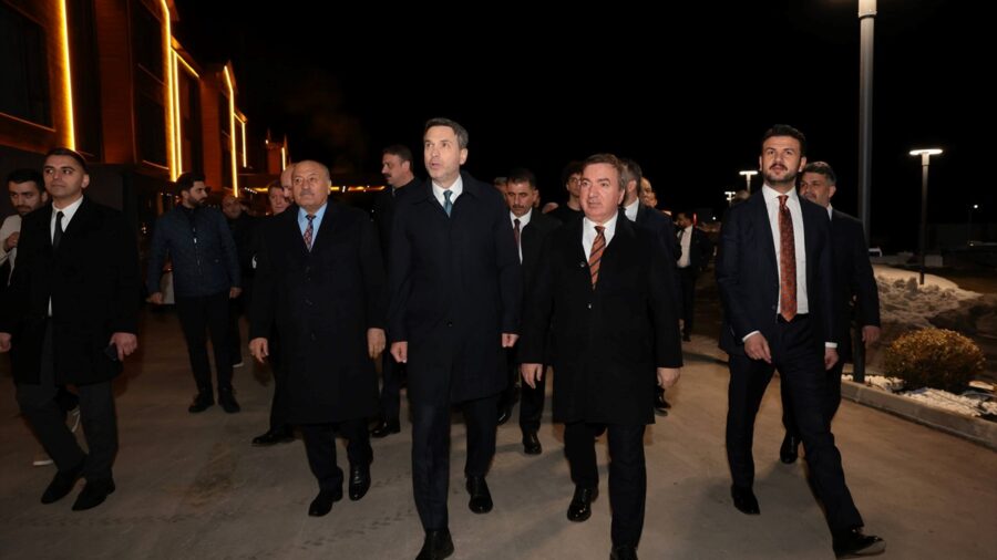 Enerji ve Tabii Kaynaklar Bakanı Bayraktar, Ergan Dağı Kayak Merkezi’ni ziyaret etti