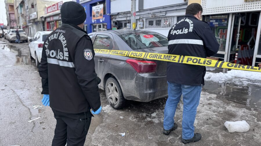 Erzurum’da çatıdan üzerine kar ve buz kütleleri düşen kişi ağır yaralandı