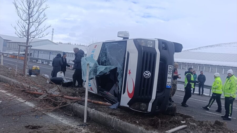 Erzurum’da kamyon ile minibüs çarpıştı, 7 kişi yaralandı
