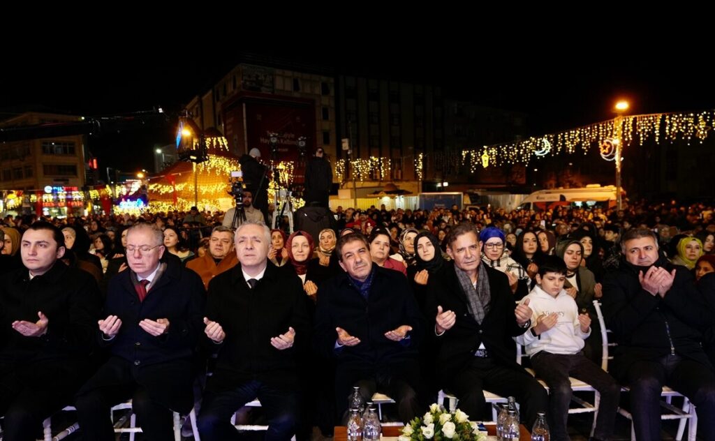 Esenler’de “10 bin hatim 100 bin dua” buluşması düzenlendi