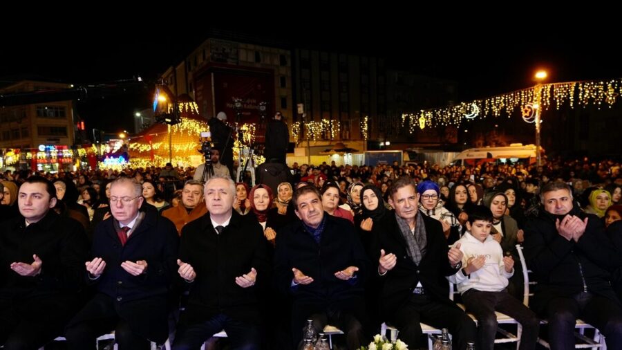 Esenler’de “10 bin hatim 100 bin dua” buluşması düzenlendi