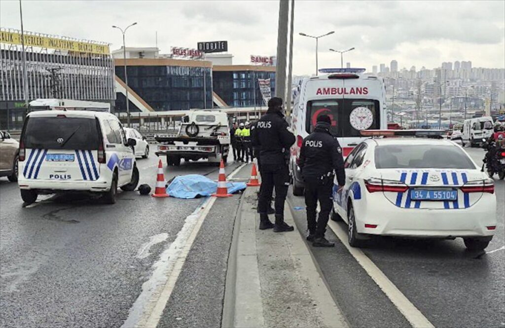 Esenyurt’ta motosiklet sürücüsü trafik kazasında hayatını kaybetti