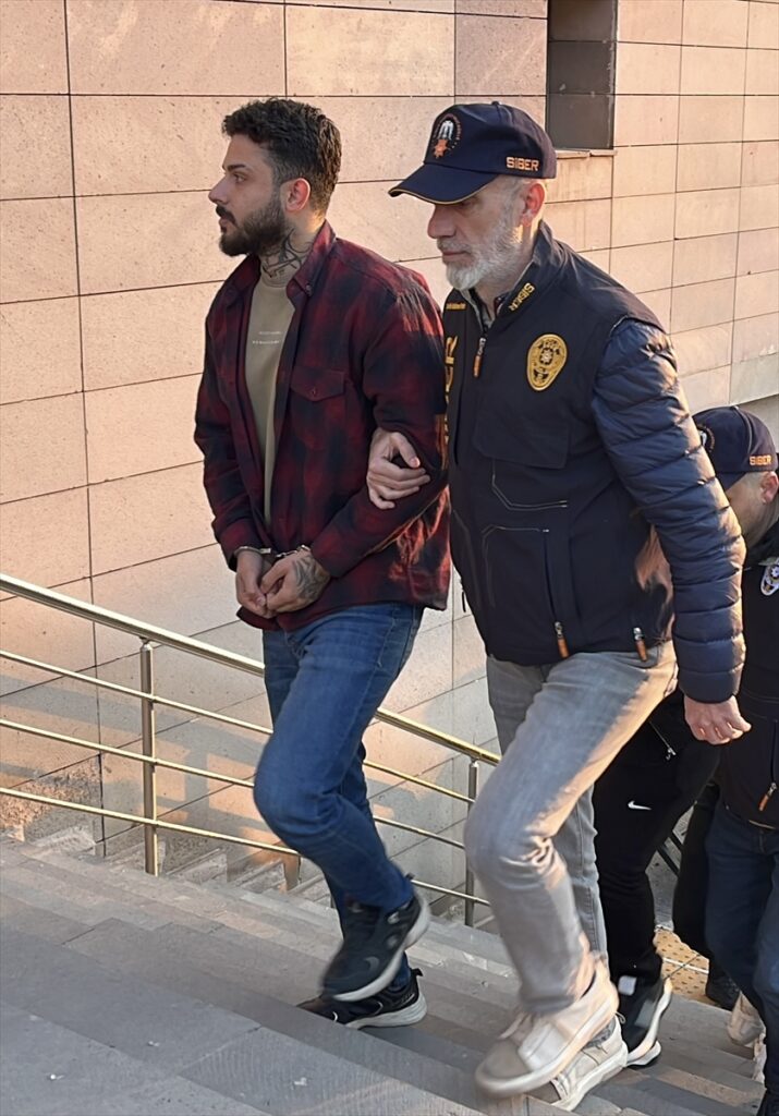 Eskişehir merkezli yasa dışı bahis ve dolandırıcılık operasyonunda yakalanan zanlılardan 32’si tutuklandı