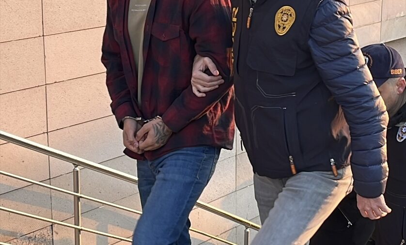 Eskişehir merkezli yasa dışı bahis ve dolandırıcılık operasyonunda yakalanan zanlılardan 32’si tutuklandı