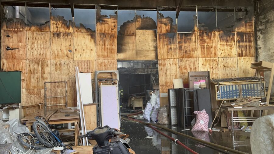 Eskişehir’de mobilya atölyesinin deposunda çıkan yangın söndürüldü