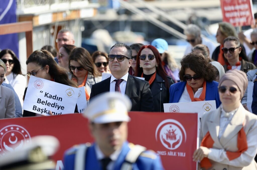 Fethiye’de “8 Mart Dünya Kadınlar Günü” farkındalık yürüyüşü yapıldı
