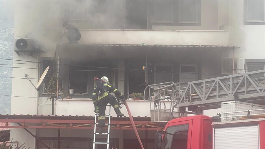 Fethiye’de evde çıkan yangın söndürüldü