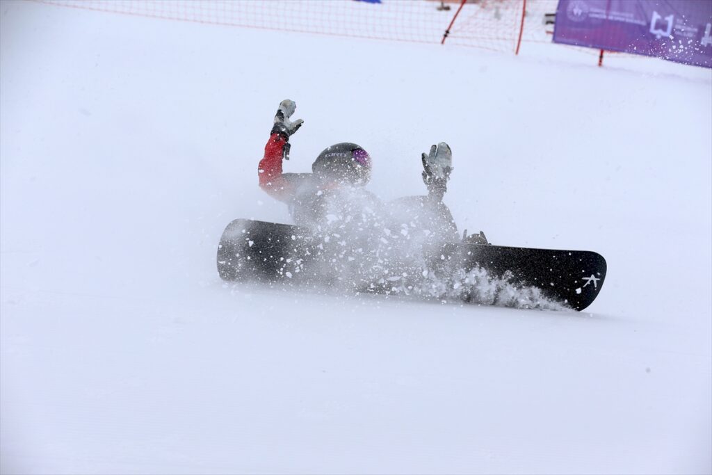 FIS SBX Snowboard Dünya Kupası başladı