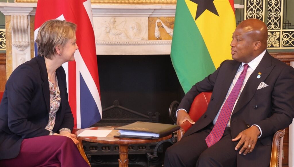 Gana ile İngiltere, ticaret, yatırım ve güvenlik alanlarında işbirliğini güçlendirmeyi görüşüyor