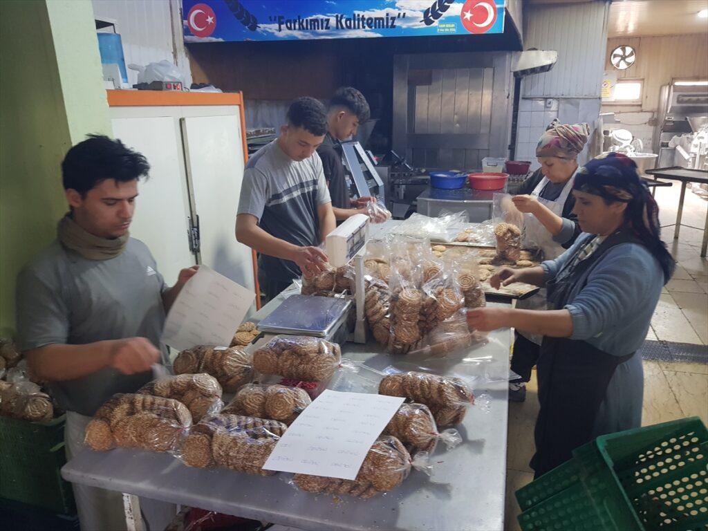 Gaziantep’te geleneksel bayram kömbesi hazırlığı sürüyor