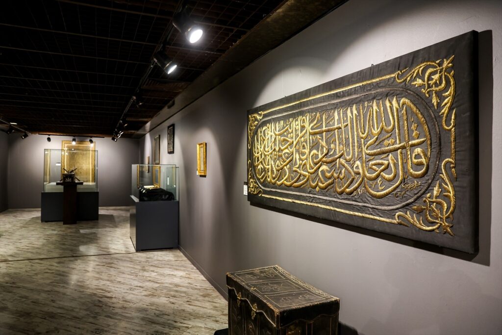 Gaziantep’te “Mukaddes Emanetler 2 Sergisi” ziyarete açıldı