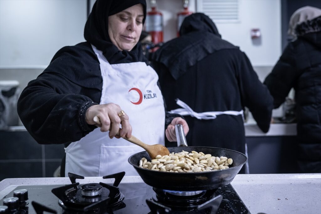 Gazzeli kadınlardan Türk Kızılaya teşekkür iftarı