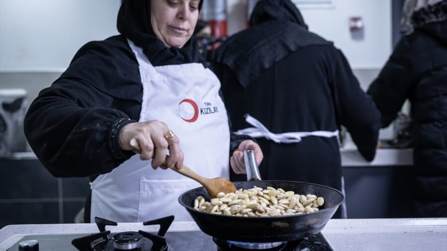 Gazzeli kadınlardan Türk Kızılaya teşekkür iftarı