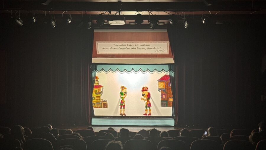 Geleneksel Türk gölge oyunu “Karagöz” yeni nesille buluşuyor