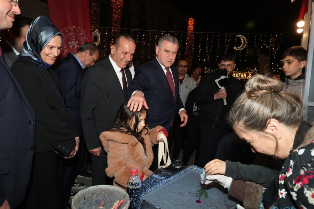 Gençlik ve Spor Bakanı Bak Lefkoşa’da “Ramazan Sokağı”nı ziyaret etti