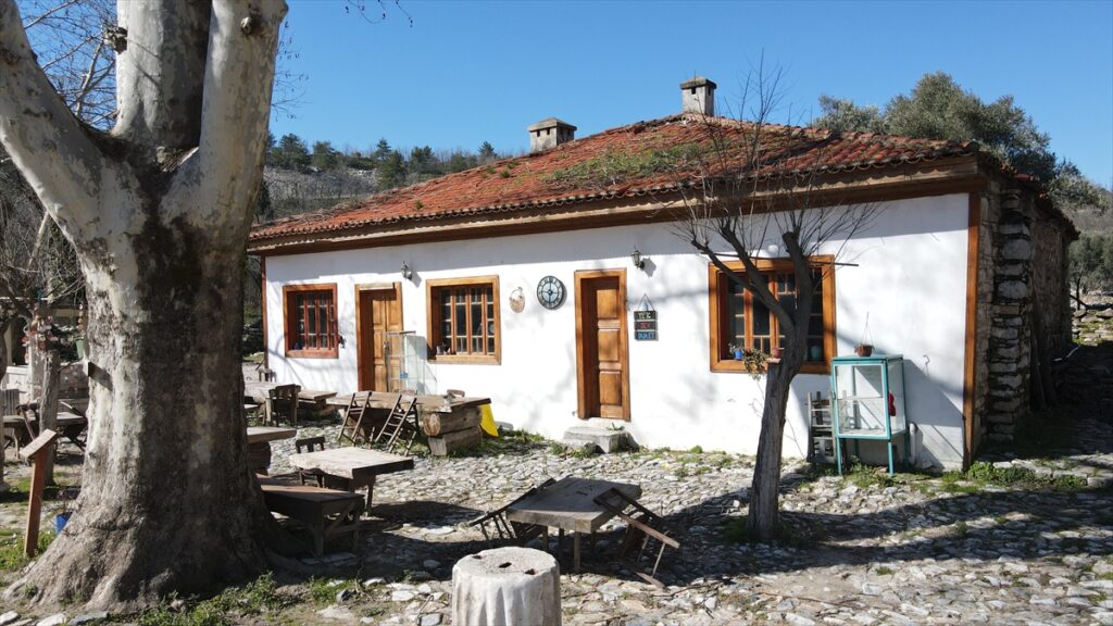 “Gladyatörler kenti”nin restore edilen dükkanlarında unutulmaya yüz tutmuş meslekler yaşatılacak