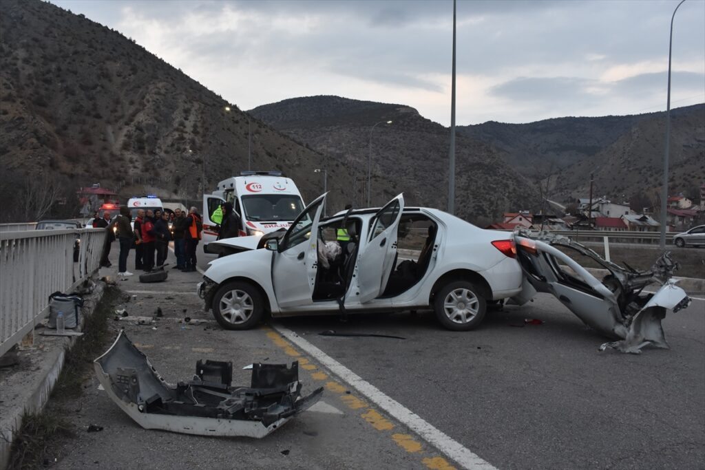 Gümüşhane’de trafik kazasında 3 kişi yaralandı