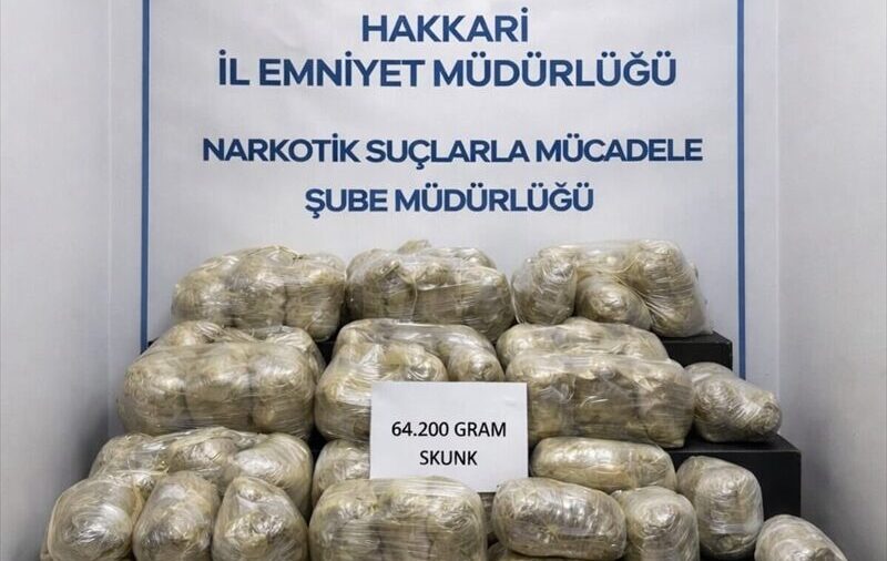 Hakkari’de 64 kilogram uyuşturucu ele geçirildi