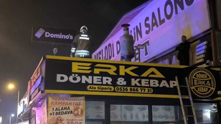 Hatay’da iş yerinde çıkan yangında 2 kişi dumandan etkilendi