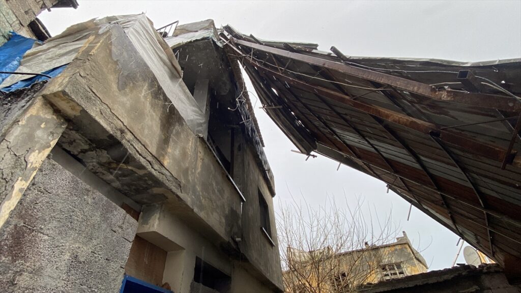 Hatay’da şiddetli rüzgar hayatı olumsuz etkiledi