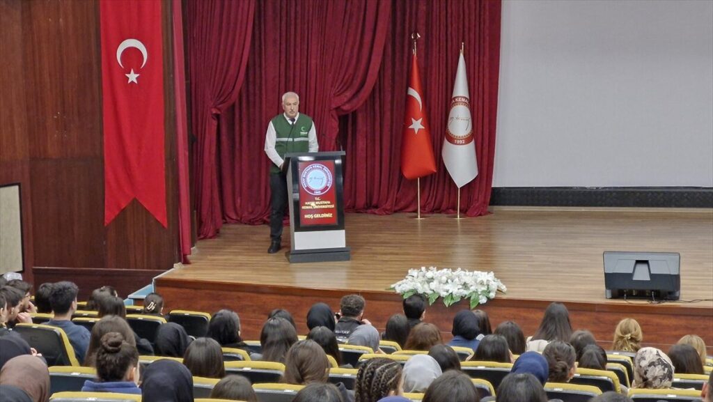 Hatay’da üniversite öğrencileri bağımlılıkla mücadele konusunda bilgilendirildi
