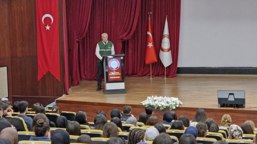 Hatay’da üniversite öğrencileri bağımlılıkla mücadele konusunda bilgilendirildi