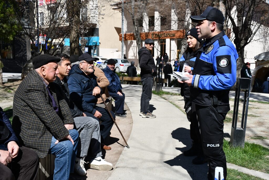 “Hesabınıza yanlışlıkla gelen parayı banka aracılığıyla geri gönderin” uyarısı