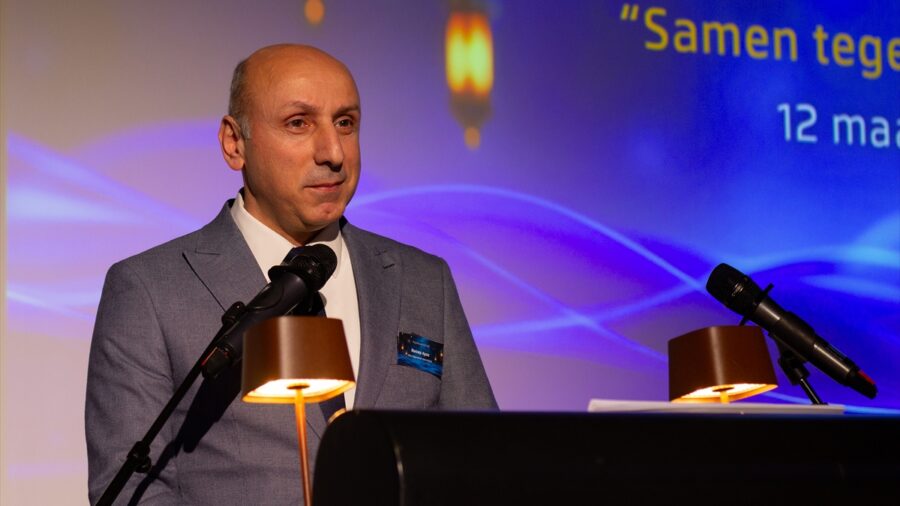 Hollanda’da “Barış Yemeği” adlı iftar programında farklı inanç temsilcileri kutuplaşmaya karşı bir araya geldi