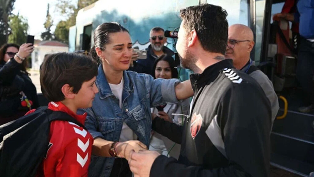 Katar’da Mahsur Kalan Türk Sporcular Yurda Döndü