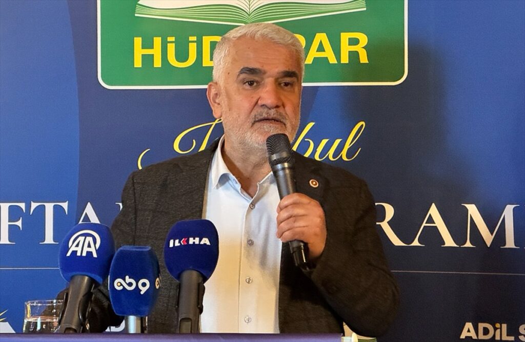 HÜDA PAR Genel Başkanı Yapıcıoğlu, İstanbul’da iftar programına katıldı: