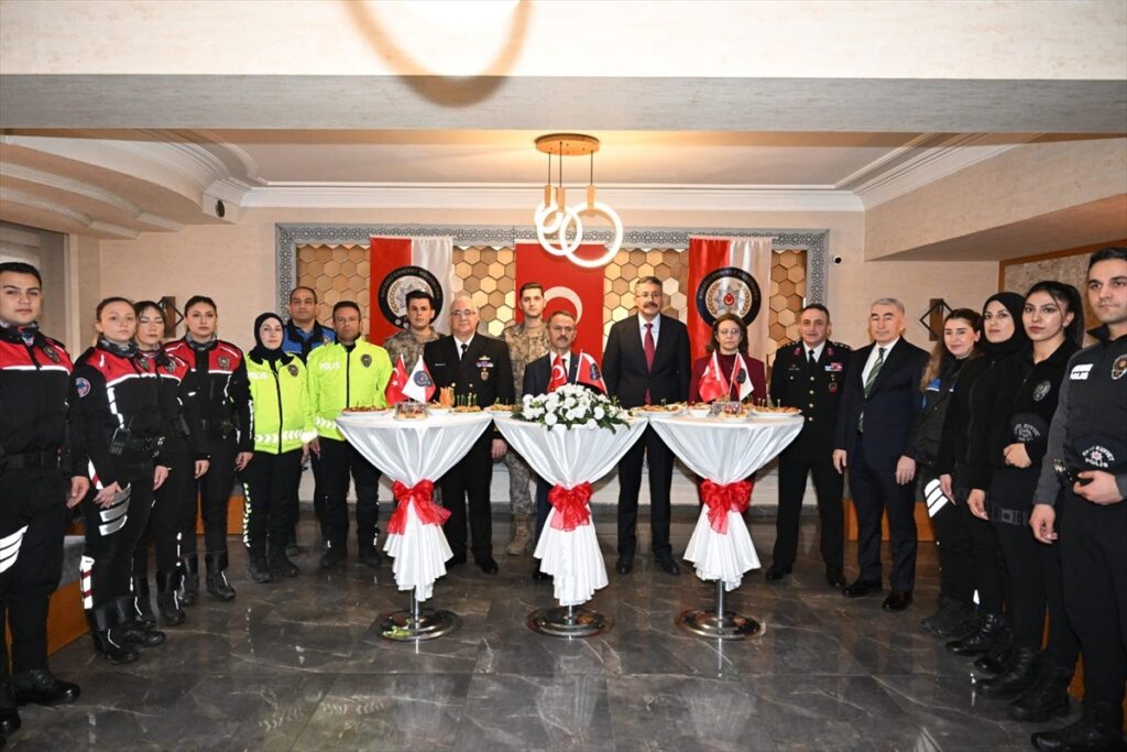 İçişleri Bakan Yardımcısı Çelik, Kocaeli’de emniyet ve jandarma personeliyle bayramlaştı