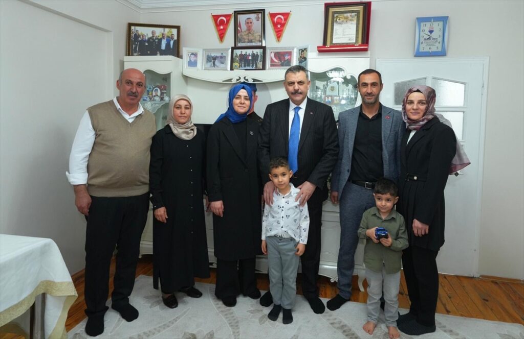 İçişleri Bakanı Çiftçi, iftarda şehit ailesi ile bir araya geldi