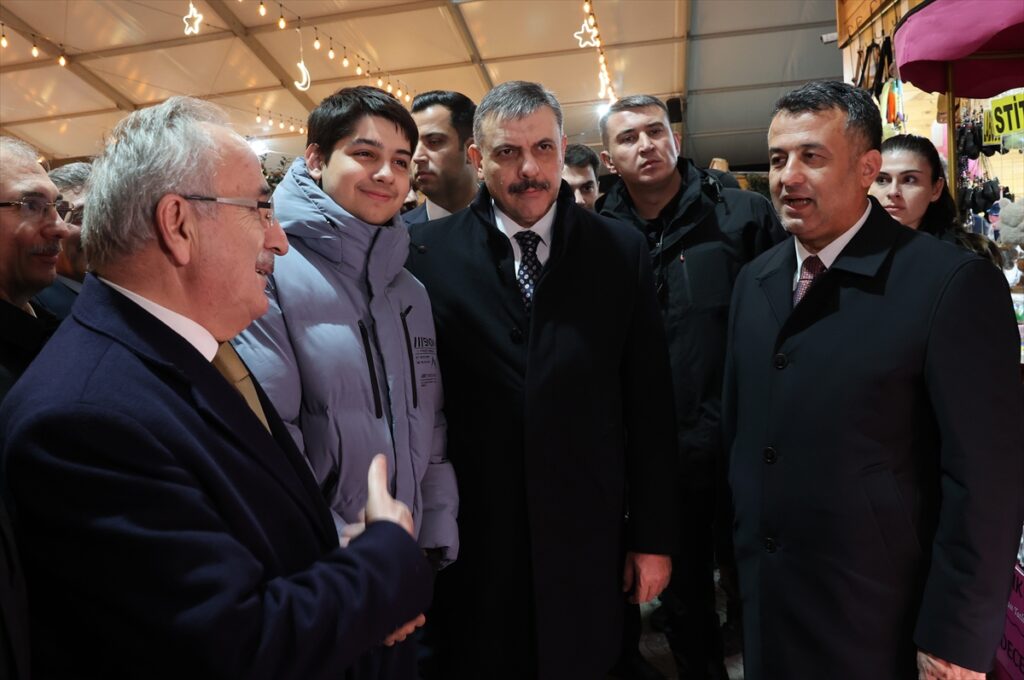 İçişleri Bakanı Çiftçi, Samsun’da Ramazan Sokağı’nı ziyaret etti