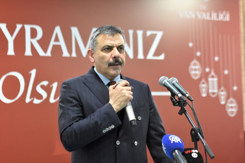 İçişleri Bakanı Çiftçi, Van’da bayramlaşma programında konuştu: