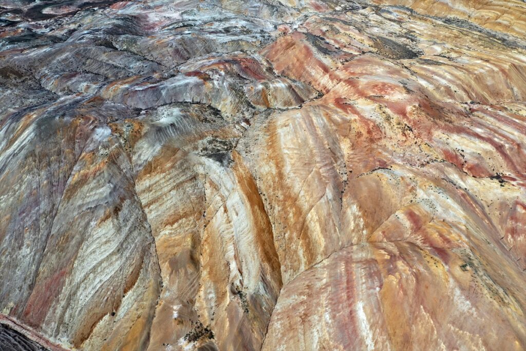 Iğdır’daki Gökkuşağı Tepeleri’nde ilkbahar güzelliği