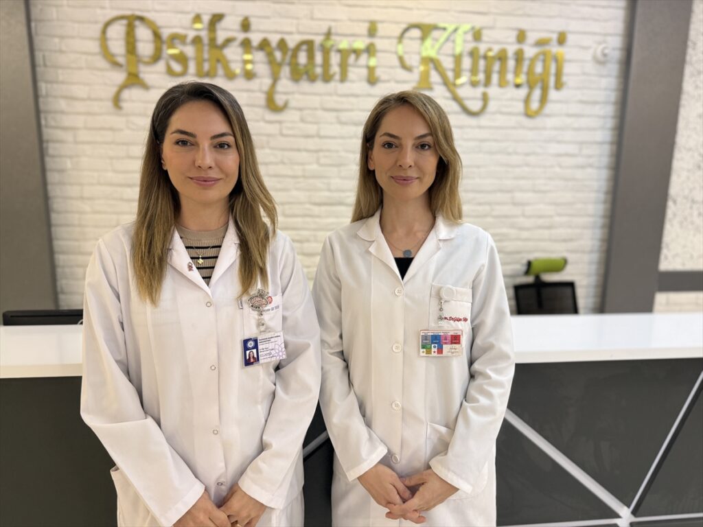 İkiz psikiyatristler 15 yıldır hastaları için hizmet veriyor