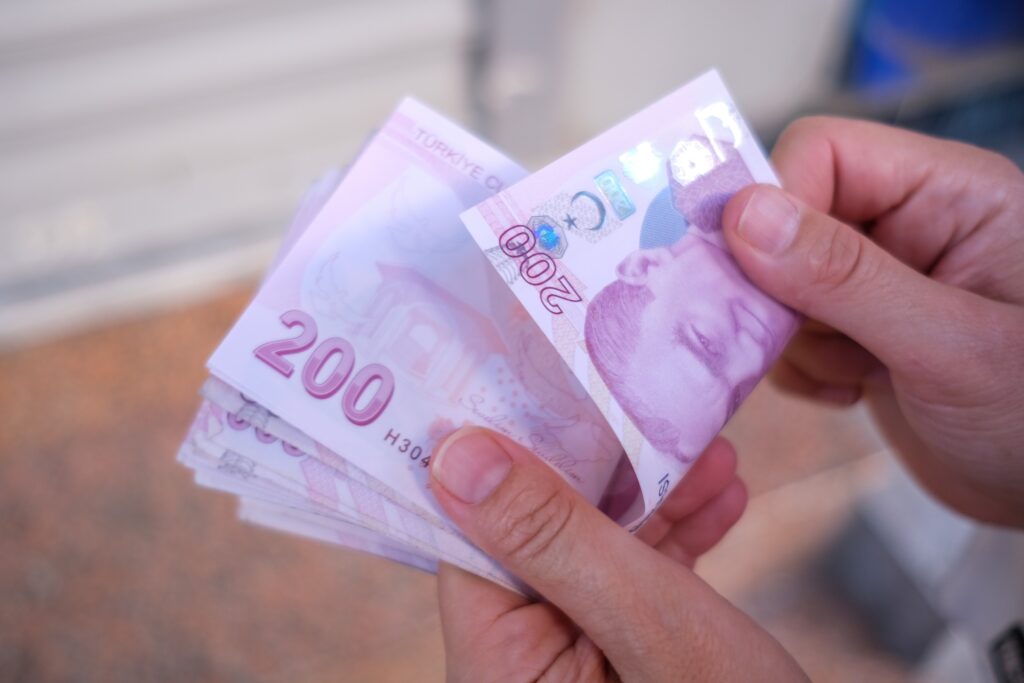 SGK duyurdu: O emeklilerin maaşına nisanda ek zam yapılacak